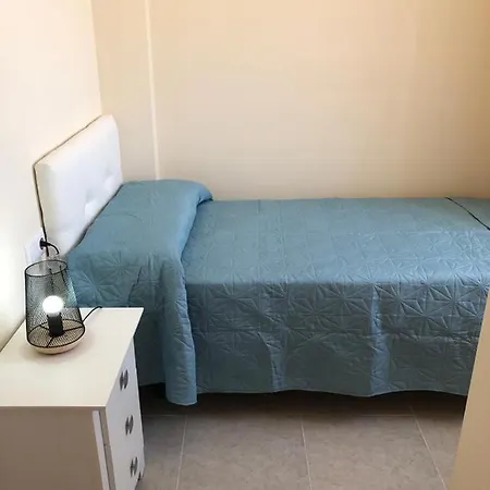 Luxury Attic In 3-6 *